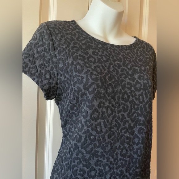 Ladies animal print dress by Ann Taylor, jacket not included sold separately - Picture 4 of 9